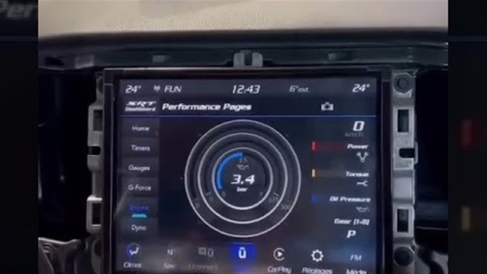 Uconnect 8.4 avec CarPlay, pose atelier Passion V8